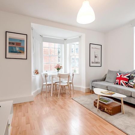 Modern One Bedroom Victoria Apartment 런던 외부 사진