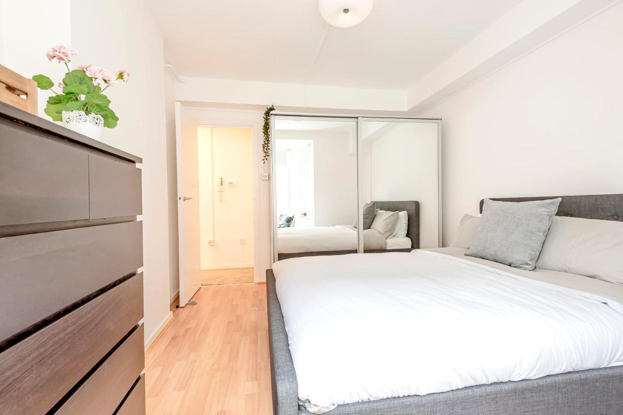 Modern One Bedroom Victoria Apartment 런던 외부 사진
