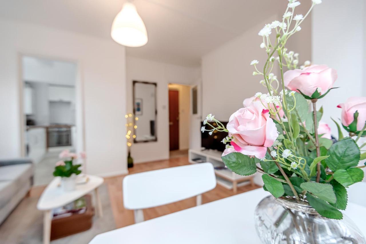 Modern One Bedroom Victoria Apartment 런던 외부 사진