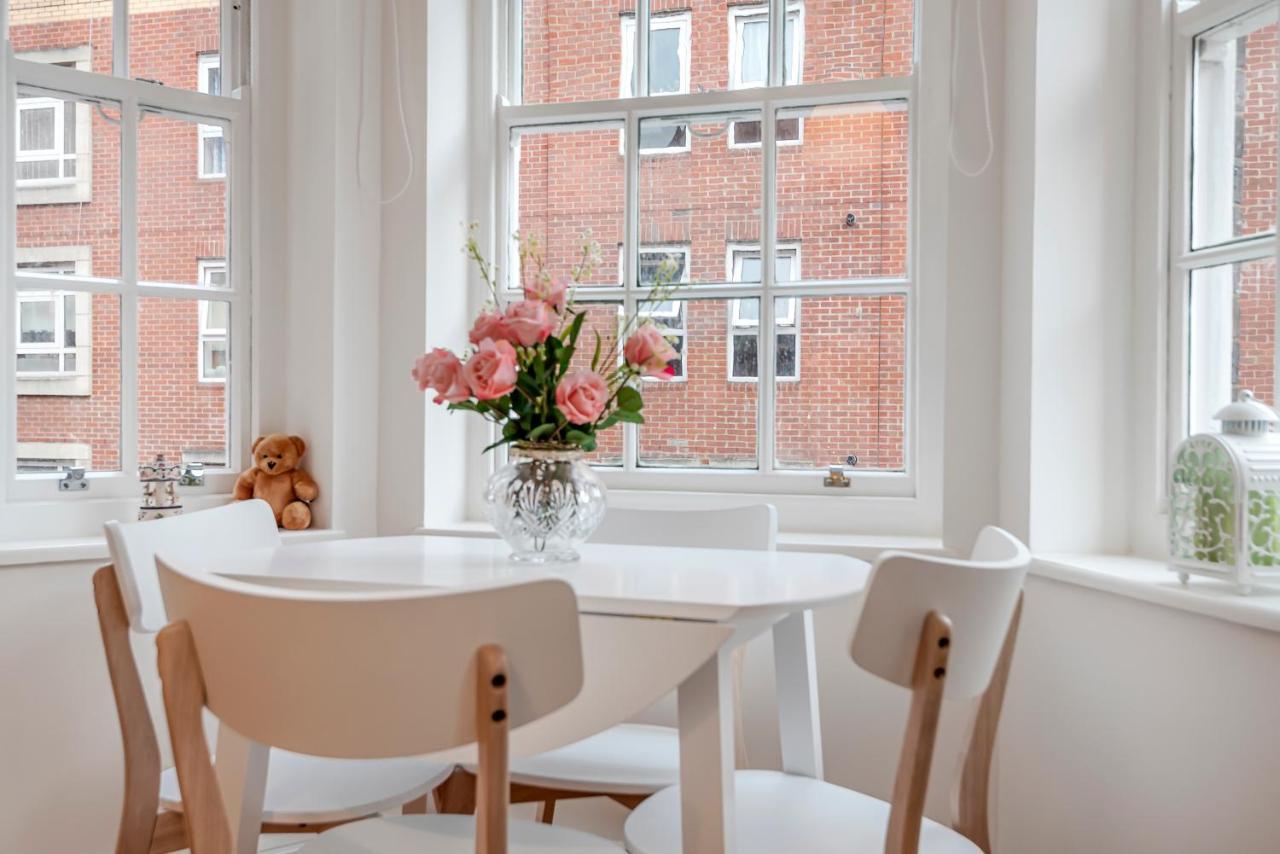 Modern One Bedroom Victoria Apartment 런던 외부 사진